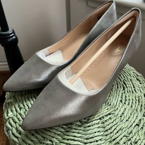 CLARKS Leather violet 55 rae metallic size 6.5 - Picture 1 of 10